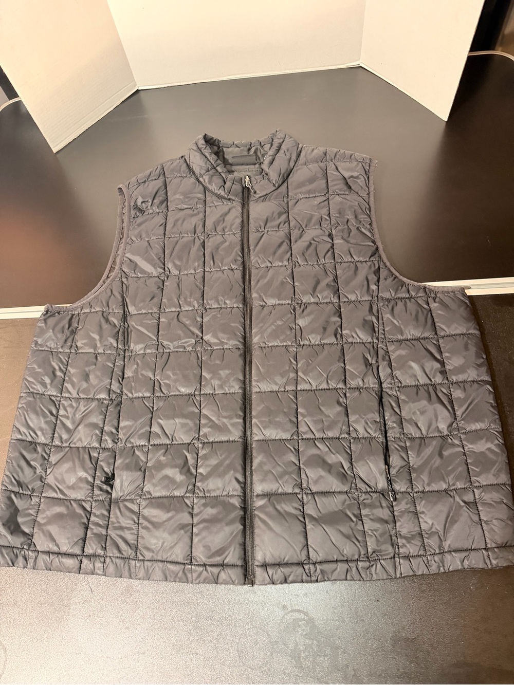 Men’s Swiss tech puffer vest